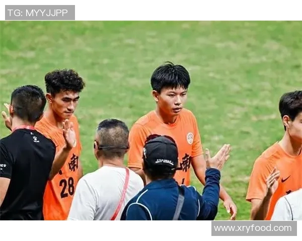 云南足球界的搞笑明星究竟是谁让人捧腹大笑的球场传奇