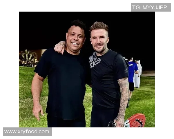 足球巨星同框高清合影展现传奇瞬间与激情时刻的完美记录