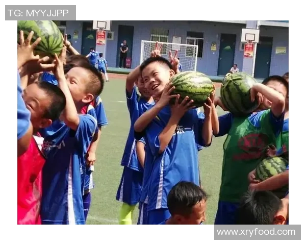 足球明星温情瞬间与女儿共享幸福时光的温暖照片