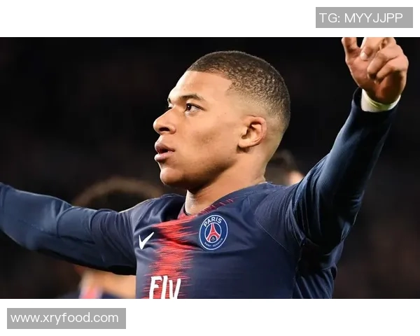 足球明星蓝白发型男生的时尚潮流与个性魅力分析